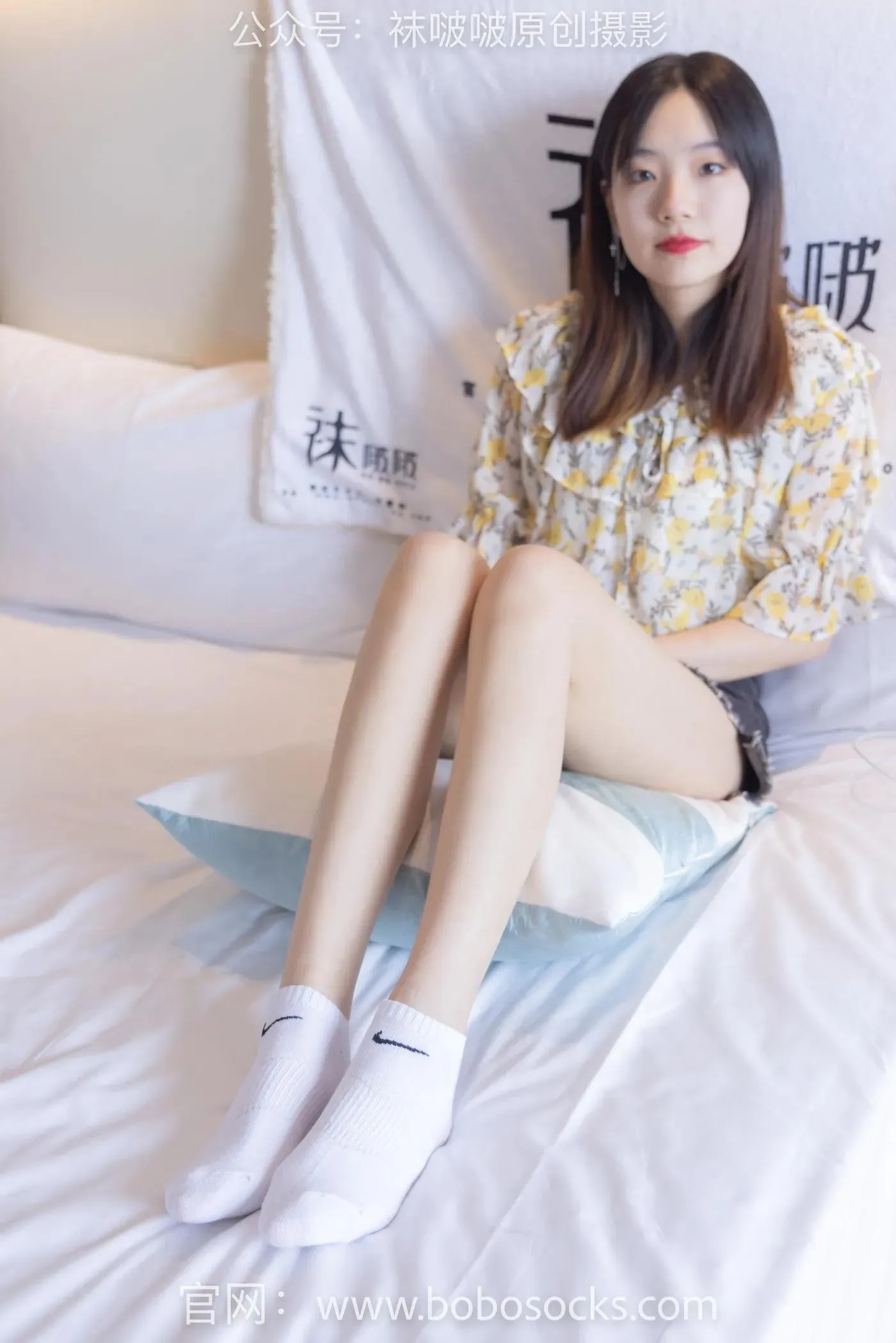 [BoBoSocks袜啵啵]NO.136 小甜豆-高跟长靴、白棉袜、裸足 [200P]插图3